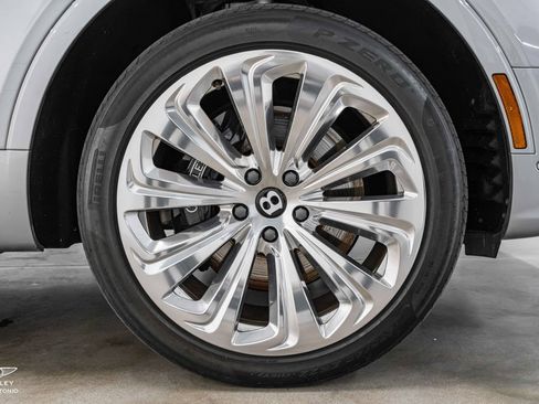 Used 2023 Bentley Bentayga AWD/4WD image 9
