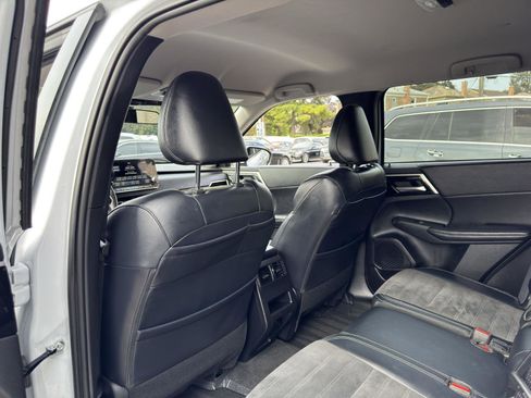 Used 2024 Mitsubishi Outlander SE image 34