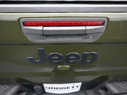 Used 2022 Jeep Gladiator Sport AWD/4WD image 14