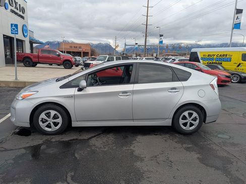 Used 2015 Toyota Prius Two image 8