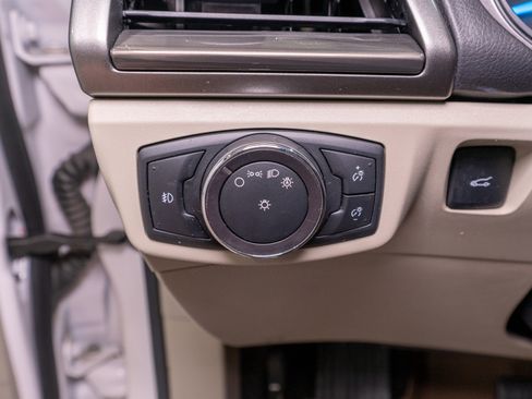 Used 2017 Ford Fusion SE image 26