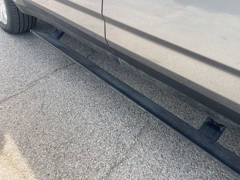 Used 2021 Chevrolet Suburban LT RWD image 10