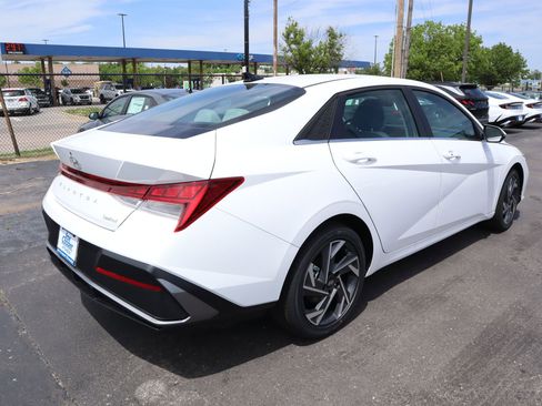 New 2026 Hyundai Elantra Limited FWD image 22