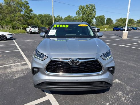 Used 2023 Toyota Highlander Limited AWD/4WD image 9