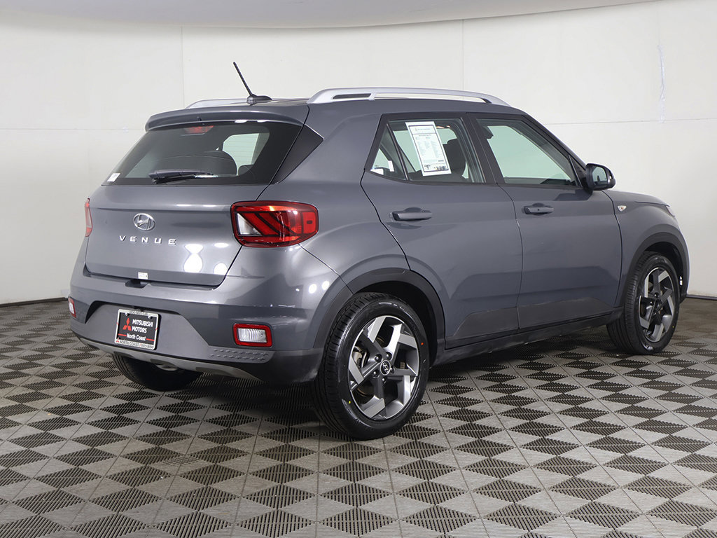 Used 2024 Hyundai Venue SEL FWD image 9
