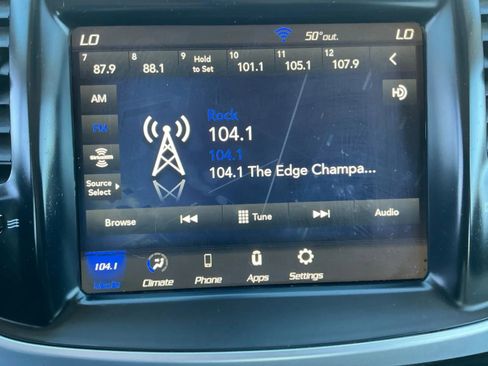 Used 2022 Chrysler 300 Touring w/ Sport Appearance Package image 26