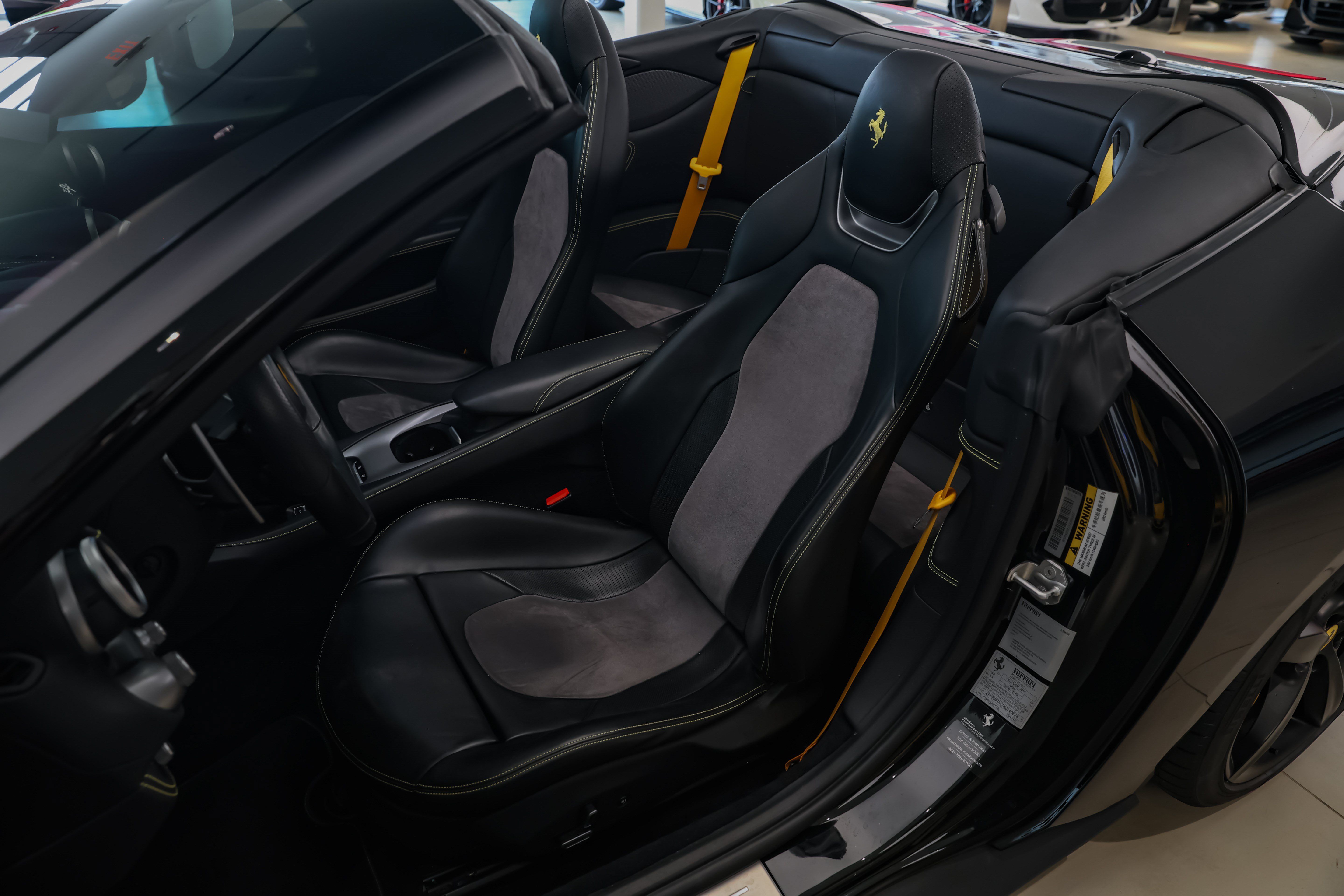 Used 2019 Ferrari Portofino RWD image 9