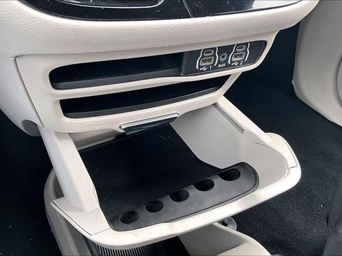 Used 2023 Chrysler Voyager LX image 33