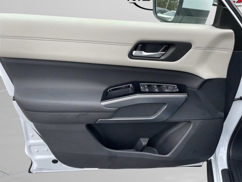 New 2025 Nissan Pathfinder SL image 27