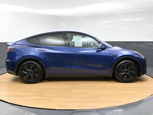 Used 2025 Tesla Model Y Long Range RWD image 6