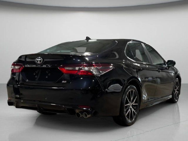 Used 2022 Toyota Camry SE w/ Cold Weather Package FWD image 3