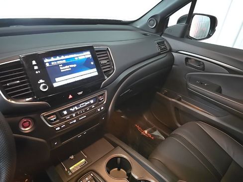 Used 2024 Honda Passport TrailSport image 27