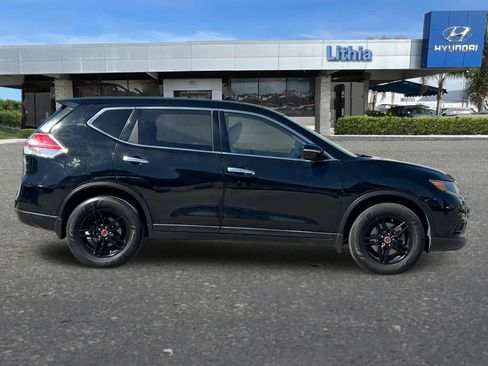 Used 2015 Nissan Rogue S w/ S Family Package FWD image 9