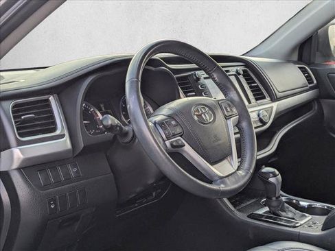 Used 2015 Toyota Highlander XLE image 8