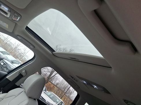 Used 2024 Kia Telluride S w/ S Sunroof Package image 16