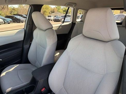 Certified 2023 Toyota Corolla Cross L image 10