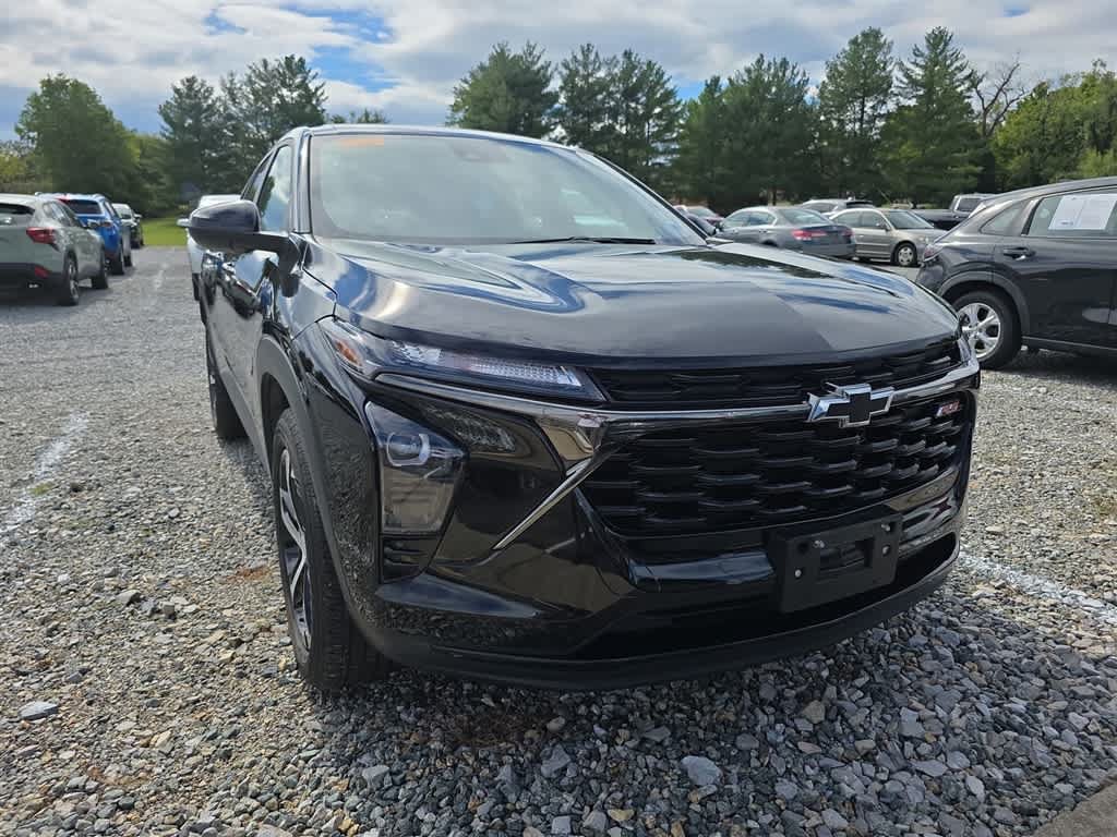 Used 2024 Chevrolet Trax RS w/ Sunroof Package FWD image 7