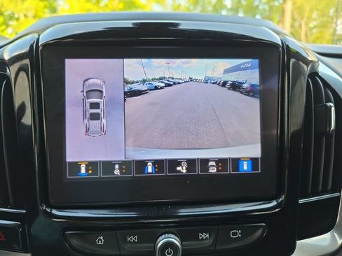 Used 2023 Chevrolet Traverse RS FWD image 24