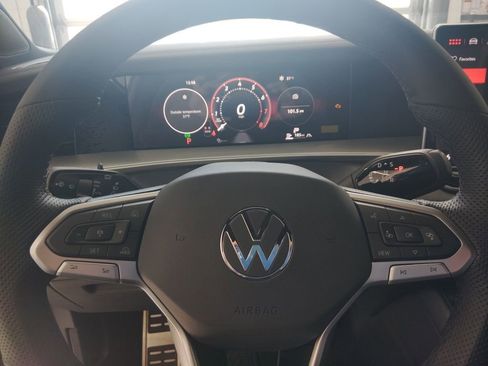 New 2026 Volkswagen Tiguan SE R-Line AWD/4WD image 11