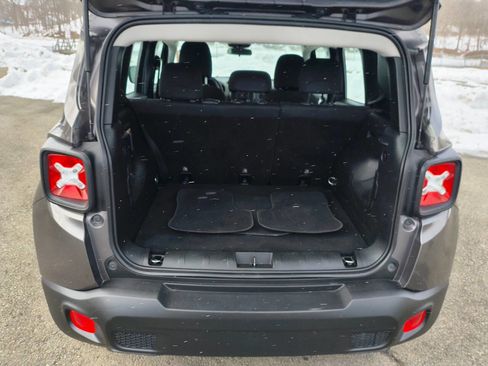 Used 2019 Jeep Renegade Sport image 20