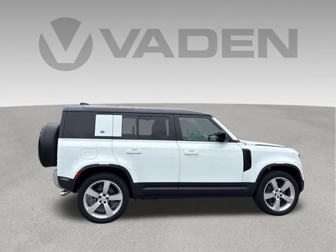 Used 2024 Land Rover Defender 110 SE AWD/4WD image 31