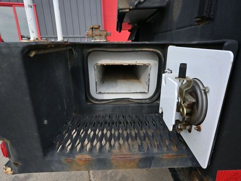 Used 2016 Ford F550 2WD Regular Cab Super Duty image 59