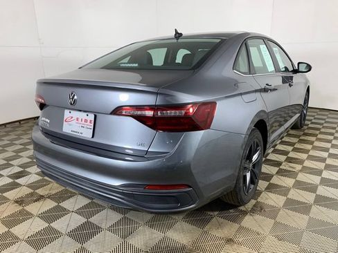 Used 2024 Volkswagen Jetta SE w/ Panoramic Sunroof Package FWD image 15
