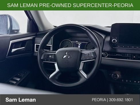 Used 2024 Mitsubishi Outlander SE image 11