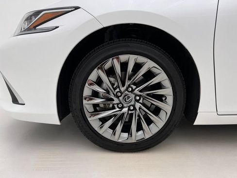 Used 2025 Lexus ES 300h w/ Technology Package FWD image 28