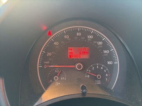 Used 2010 Volkswagen Beetle 2.5L image 9