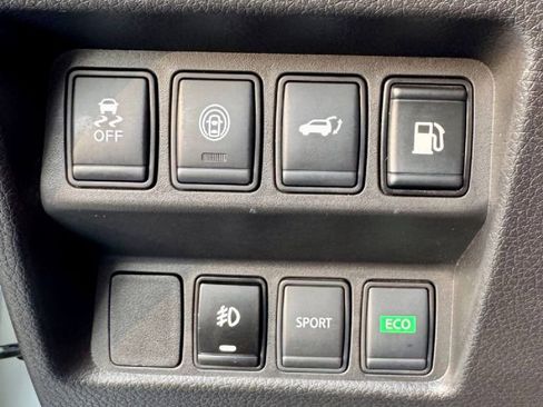 Used 2020 Nissan Rogue SV image 16