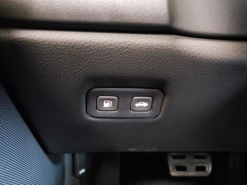 Used 2005 Chevrolet Corvette Convertible image 17