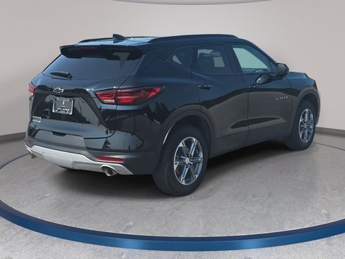 Used 2024 Chevrolet Blazer LT w/ Convenience Package FWD image 5