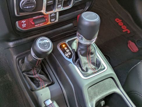 Used 2023 Jeep Gladiator Rubicon w/ LED Lighting Group image 18