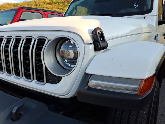 Used 2026 Jeep Wrangler Unlimited Sahara AWD/4WD image 3