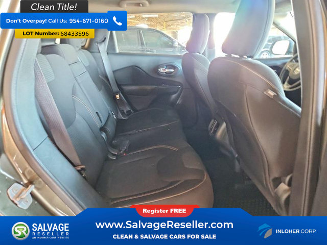 Used 2015 Jeep Cherokee Latitude w/ Cold Weather Group AWD/4WD image 15