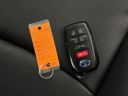 Used 2025 Toyota Sienna XLE Woodland Edition image 29