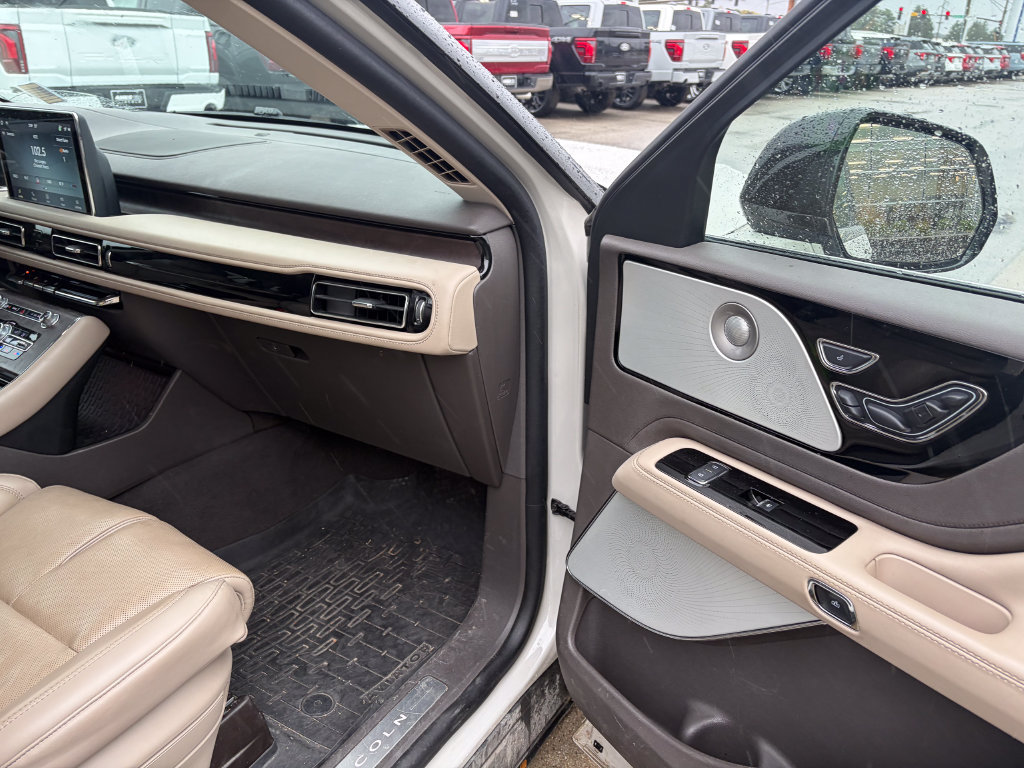 Used 2023 Lincoln Aviator Grand Touring w/ Equipment Group 301A AWD/4WD image 19
