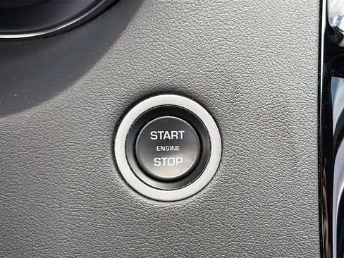 Used 2022 Jaguar E-PACE SE image 34