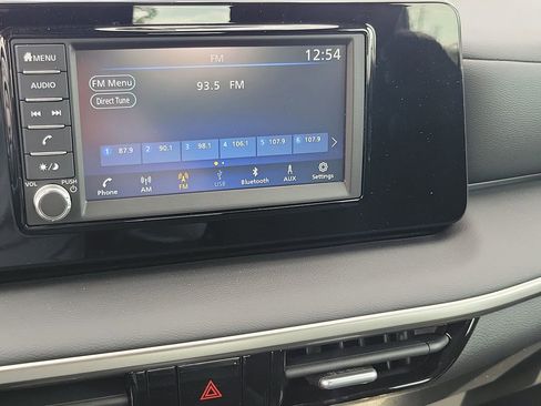 New 2025 Nissan Kicks S image 7