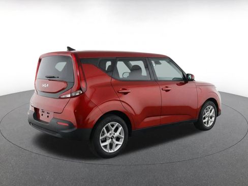 Used 2025 Kia Soul LX w/ LX Technology Package FWD image 9