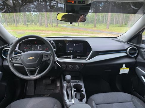 New 2026 Chevrolet Trax LS w/ LS Convenience Package FWD image 22