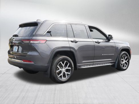 Used 2024 Jeep Grand Cherokee Limited AWD/4WD image 7