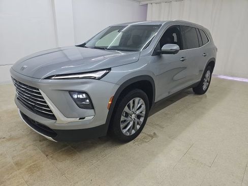 Used 2025 Buick Enclave Preferred image 31