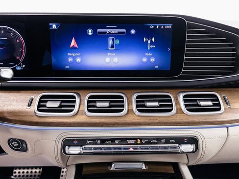 Used 2025 Mercedes-Benz GLS 450 4MATIC image 16