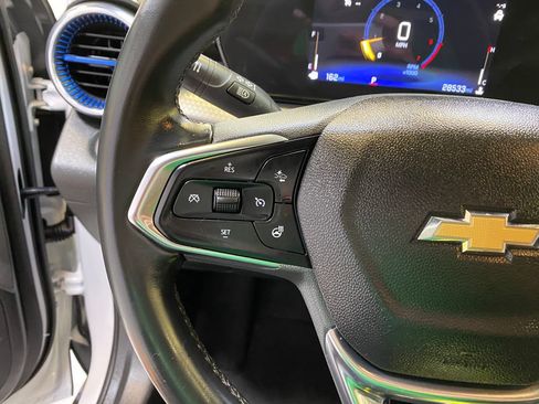 Used 2025 Chevrolet Trax LT FWD image 32