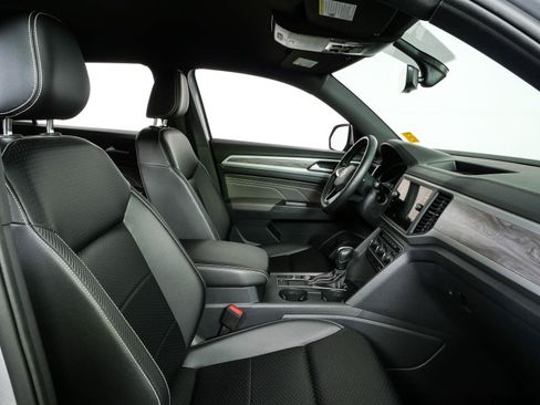 Used 2021 Volkswagen Atlas Cross Sport SE FWD image 21