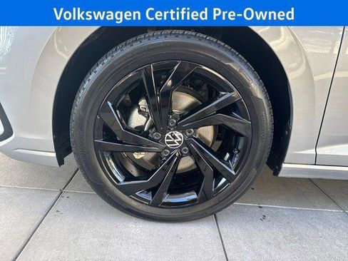 Certified 2025 Volkswagen Jetta SE w/ Sunroof Package image 31