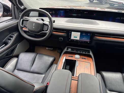 New 2025 Lincoln Navigator L Black Label image 30