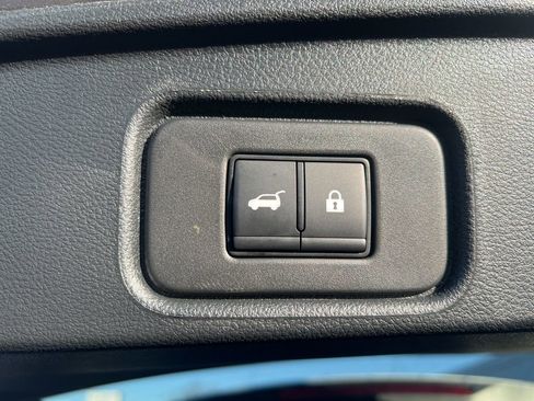 Certified 2025 Nissan Pathfinder SL w/ SL Premium Package image 33